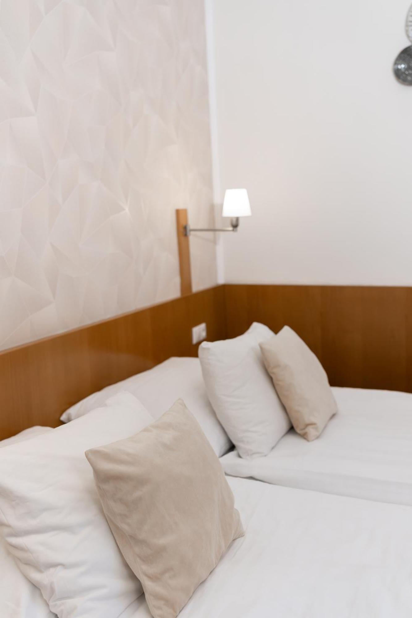 Litoměřice Hotel Apollon מראה חיצוני תמונה