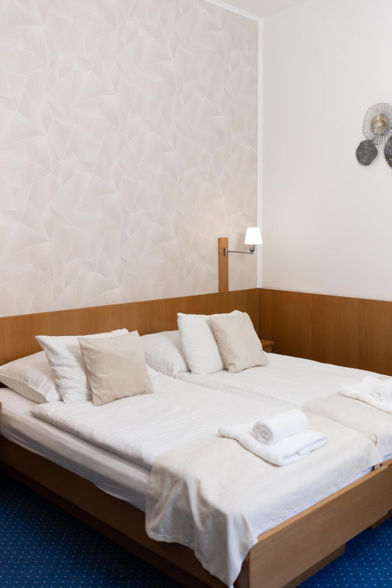 Litoměřice Hotel Apollon מראה חיצוני תמונה